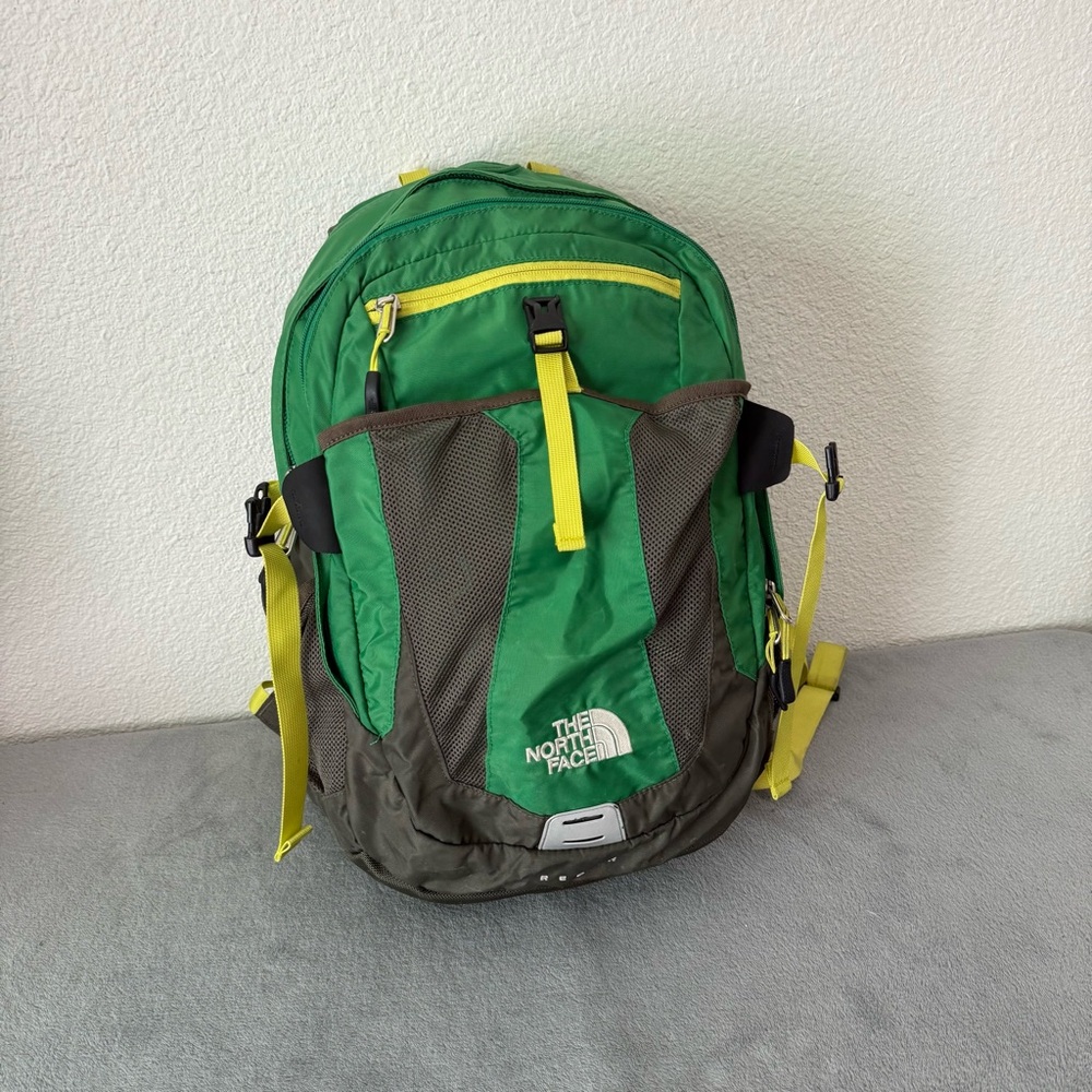 The North Face Recon Legacy
Model Green, black Yellow Backpack Daypack Bag